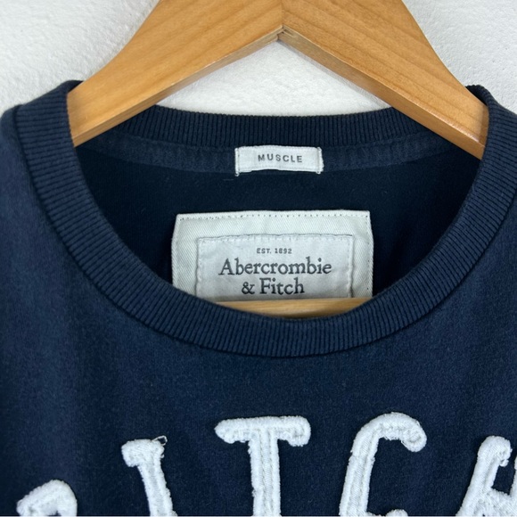 Abercrombie and Fitch Women’s Embroidered Crop Top. Size XXL - Picture 3 of 8